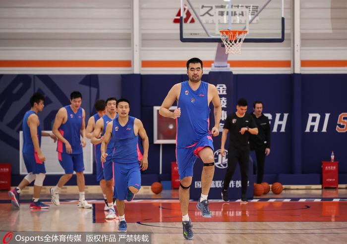 如何选择适合篮球康复训练的器材_2